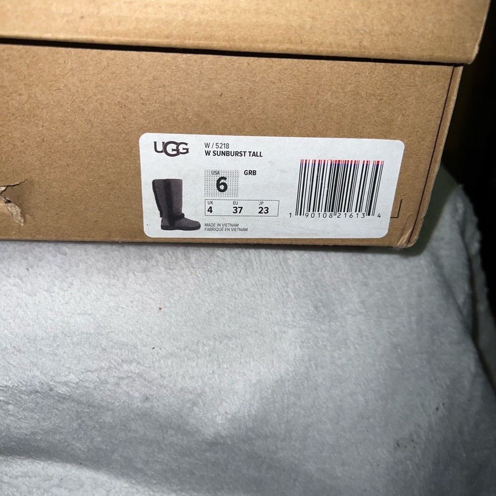 Women boots size 6